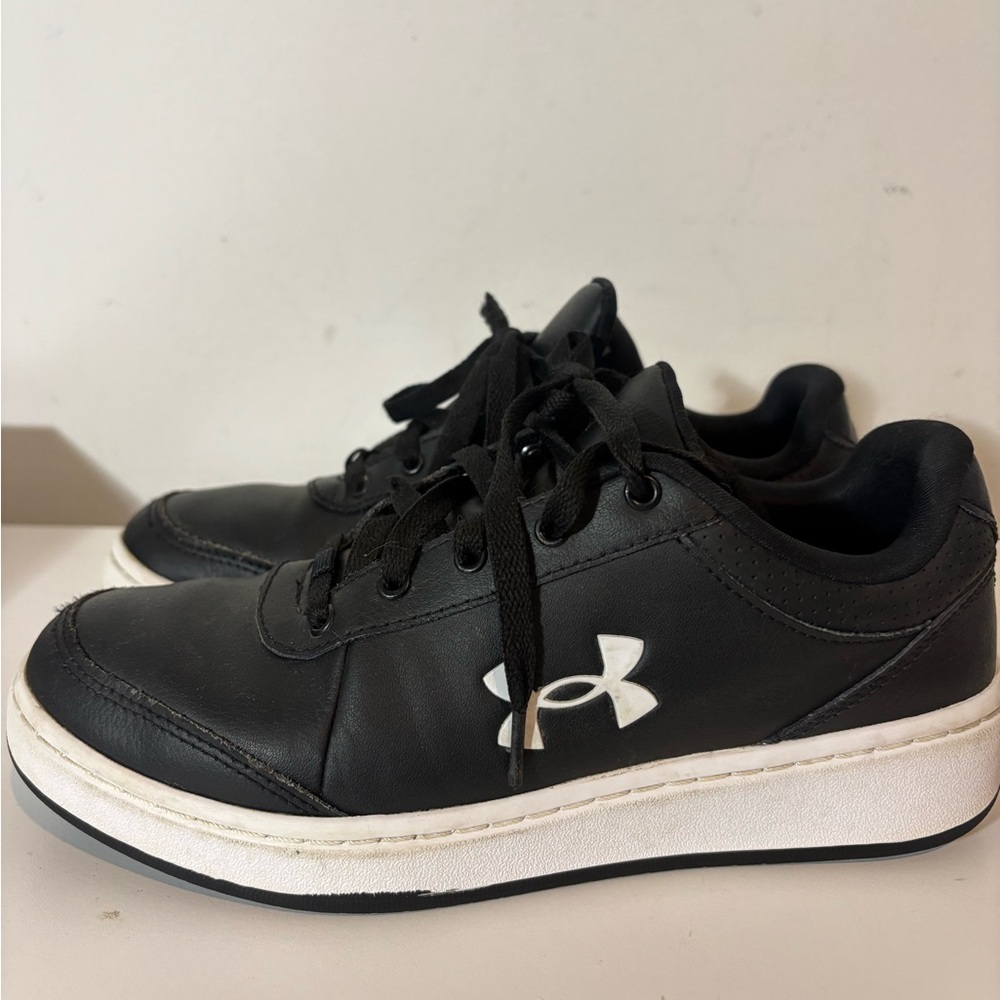 Under Armour Youth Size 5 Black White Boys Sneaker Dressy Casual School Shoe
